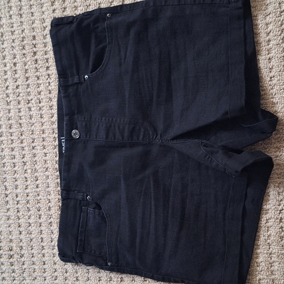 Black Pull-on Stretchy Jean Shorts Size XL 16-18 - Picture 3 of 6